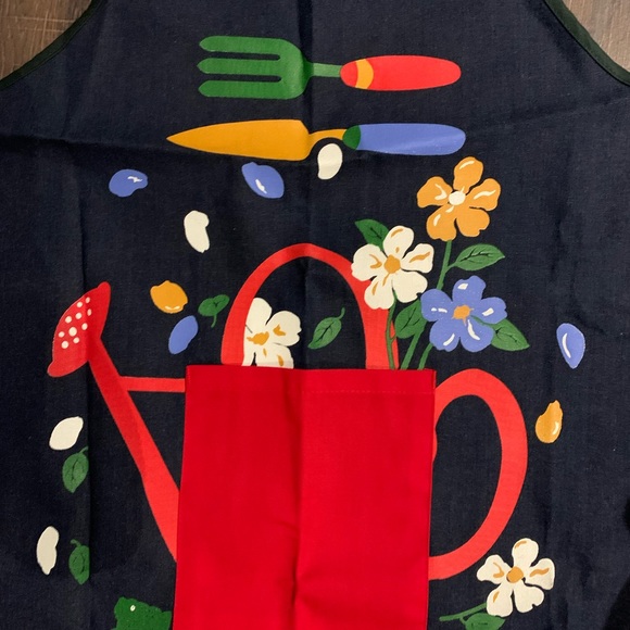 NWOT Adult Hayley apron. - Picture 2 of 3
